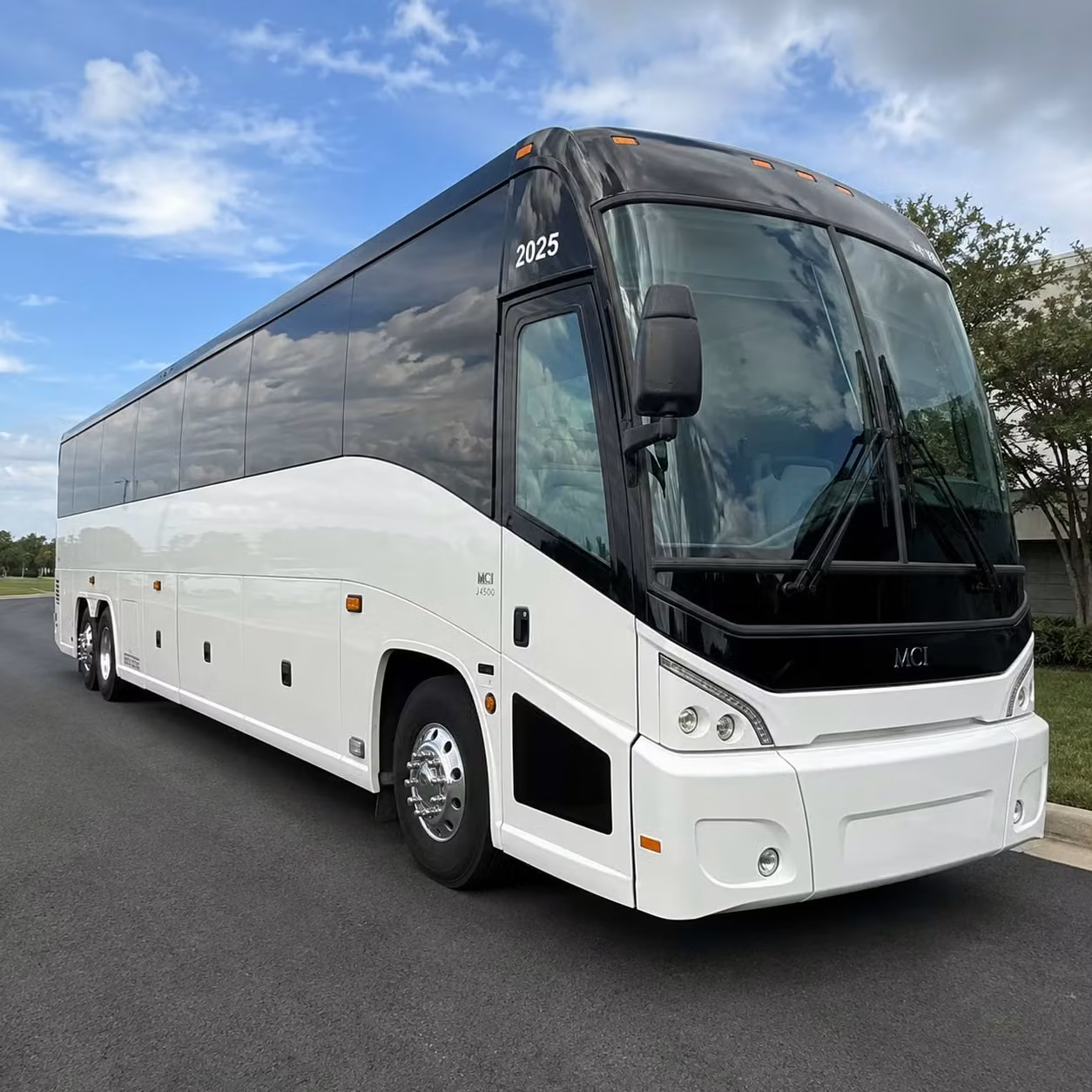 shuttle buses for johns creek employee commuter programs and daily corporate shuttles